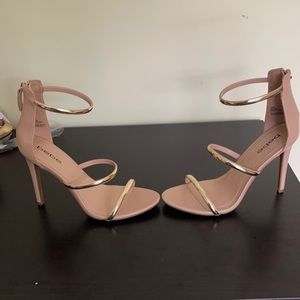 Bebé nude and gold sandals